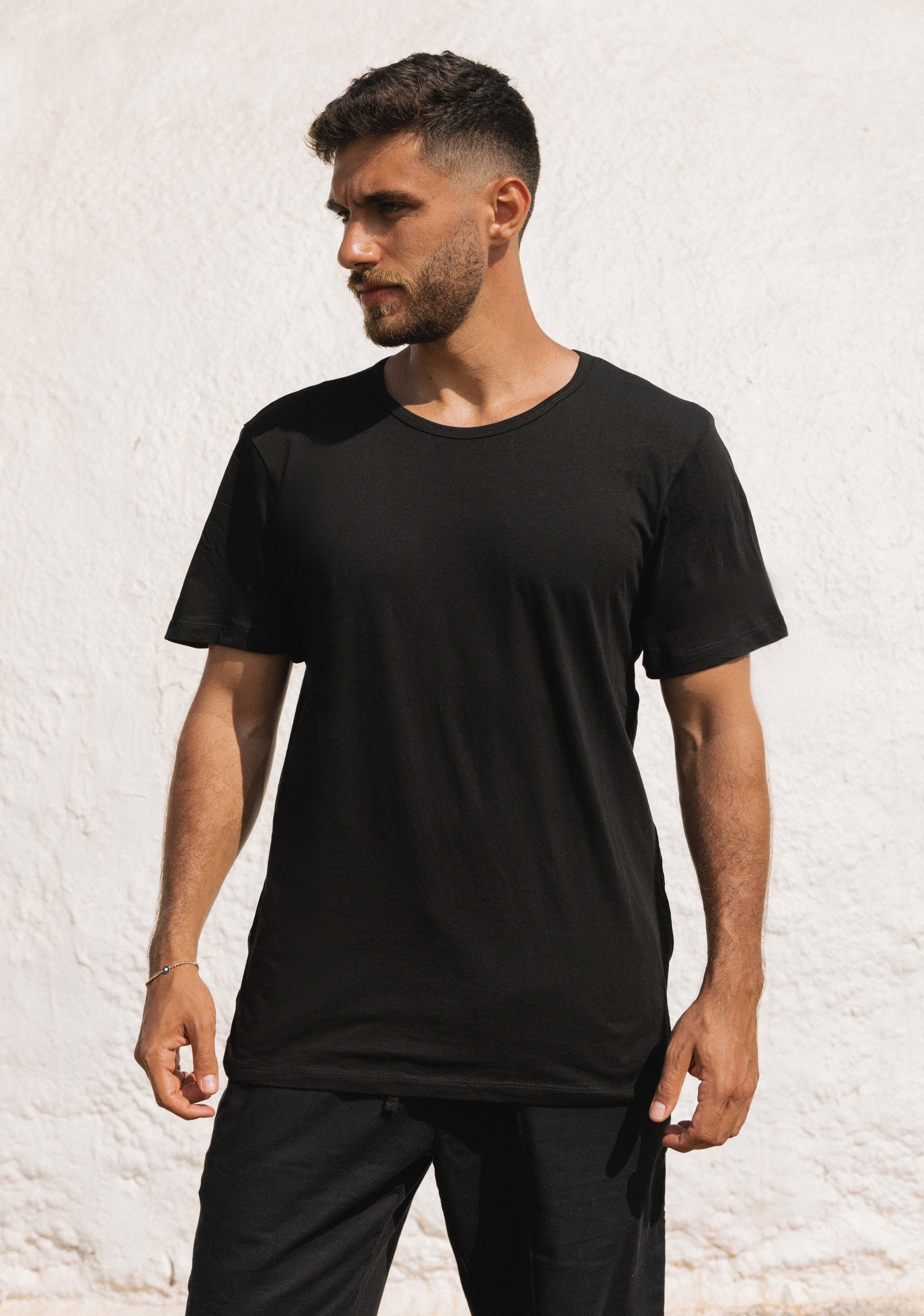 Black plain t-shirt