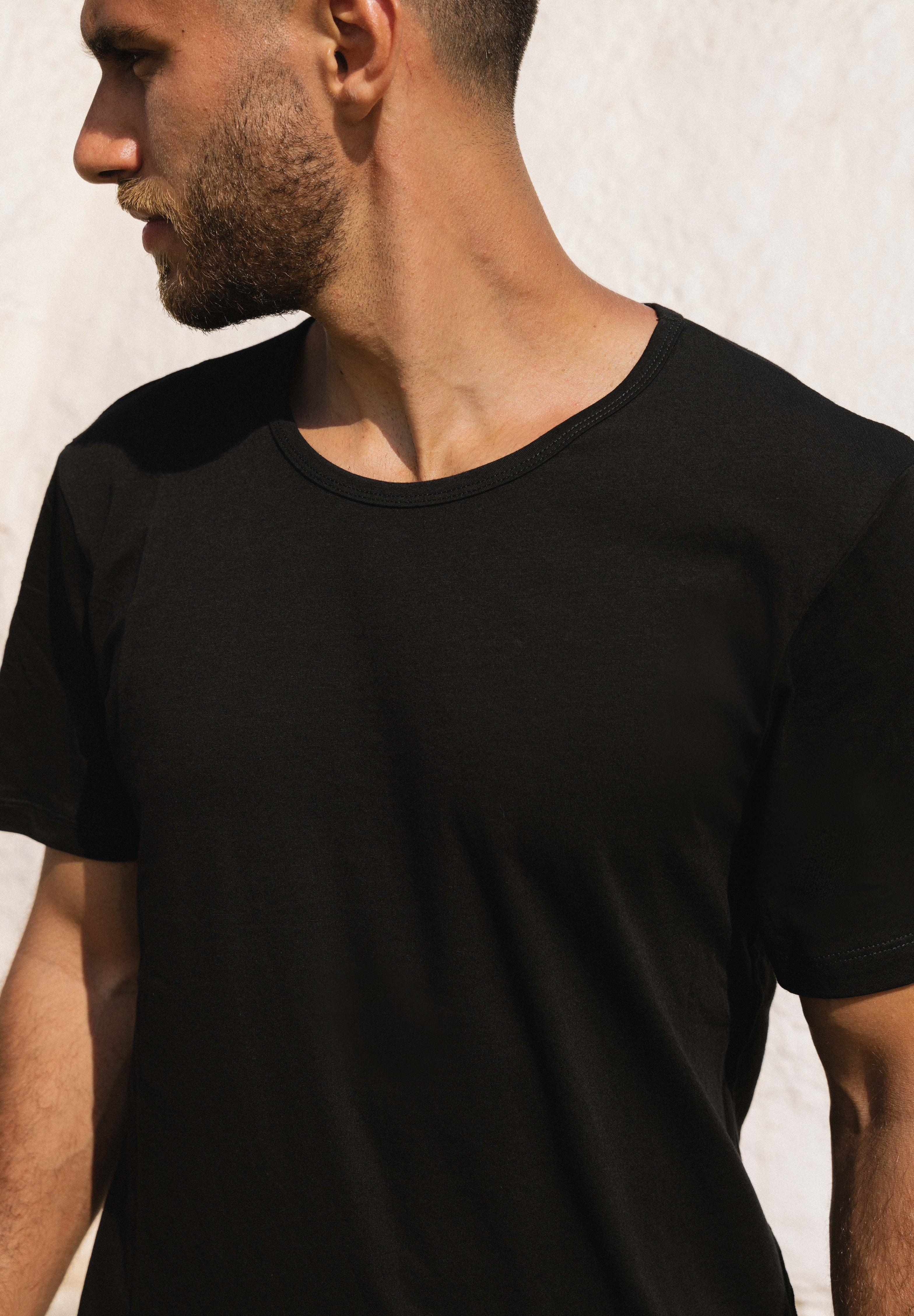 Black plain t-shirt